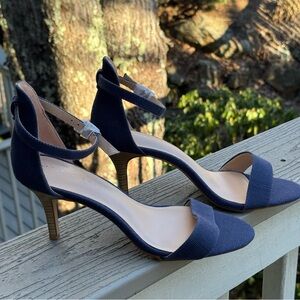 NWOT Kellie & Kate Nadia Canvas Sandal in Blue Denim